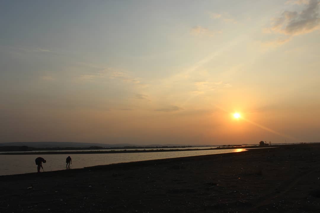 Daya Tarik Pantai Tirang Daya Tarik Pantai Tirang